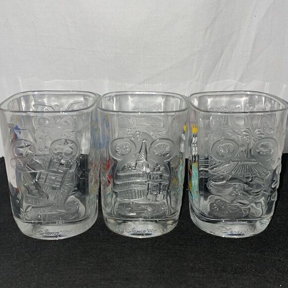 Three 2000 Walt Disney world drinking glasses - Picture 3 of 6